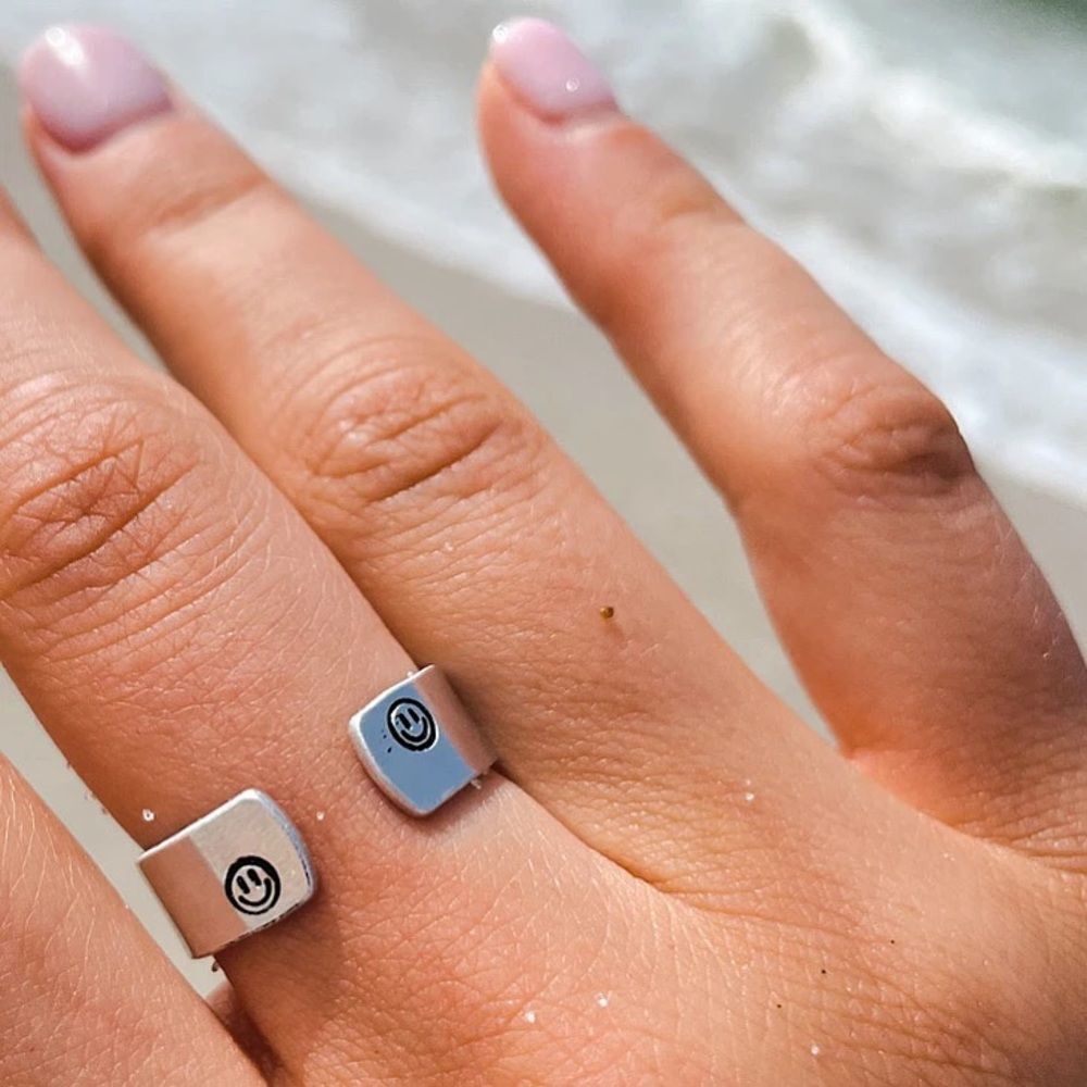 NWT Taylor Dane Smiley Face Ring Wrap - 4